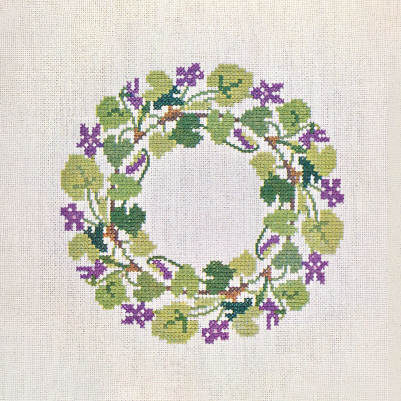 17-3323,03 Marts viol - mellemlægsserviet - Gerda Bengtsson (GB)