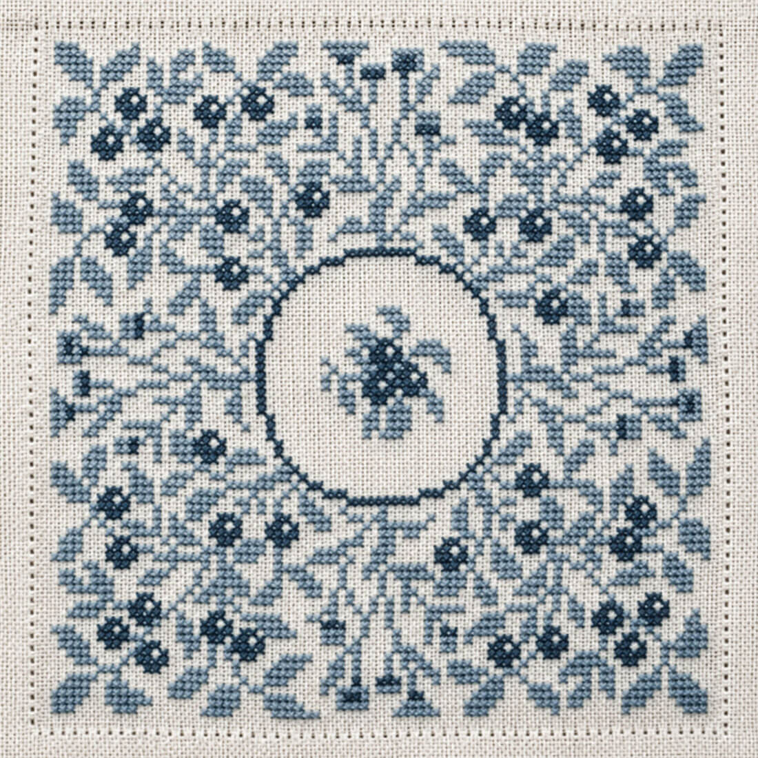 17-3601,11 Blomster og grene - mellemlægsserviet - Gerda Bengtsson (GB)