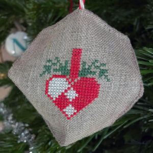 42-7164 Julepynt 2024 - Ida Winckler (IW) + Emma Hazel (EM)