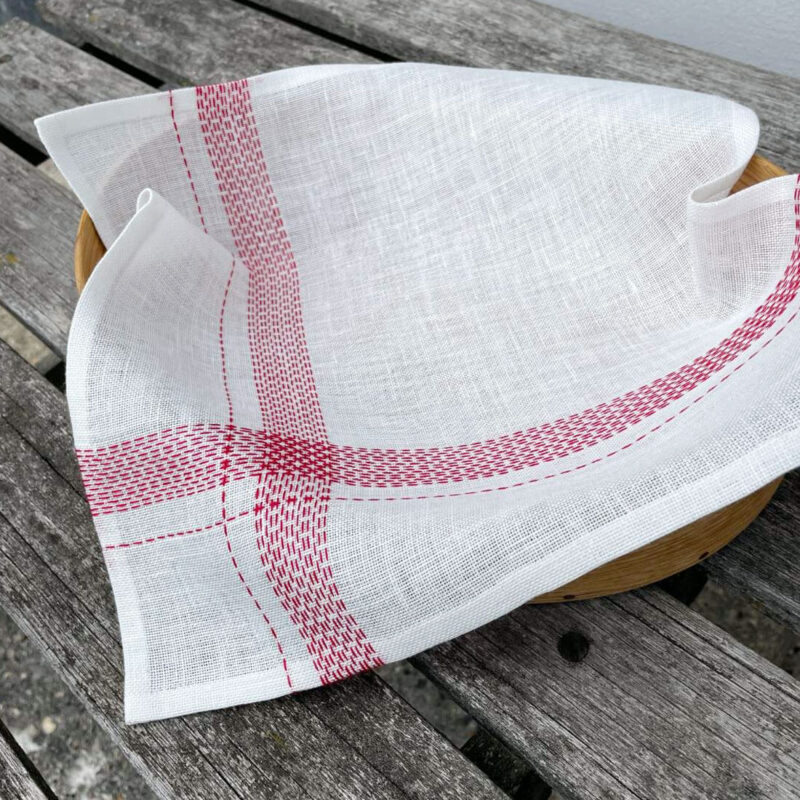 Serviet med Blackwork - rød - bleget - Tille’s