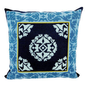 20-7174 B Blåt ornament med bladranke - Pude - Thorvald Bindesbøll (THB)