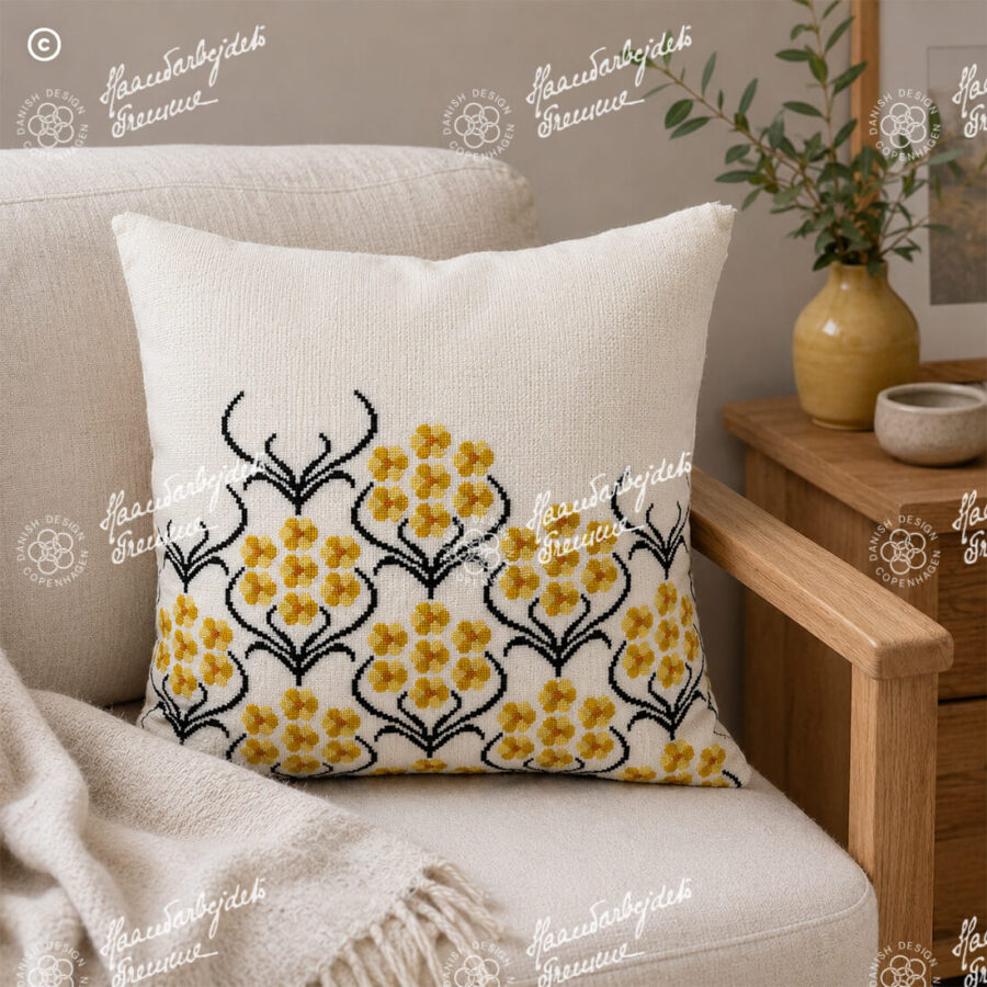 20-7184 Gule blomster - pude - Marlene Thorndahl (MTH)