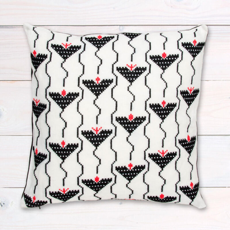 K1:13 – cushion – by reneé