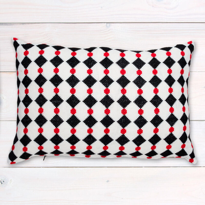 K1:8 - cushion - by reneé